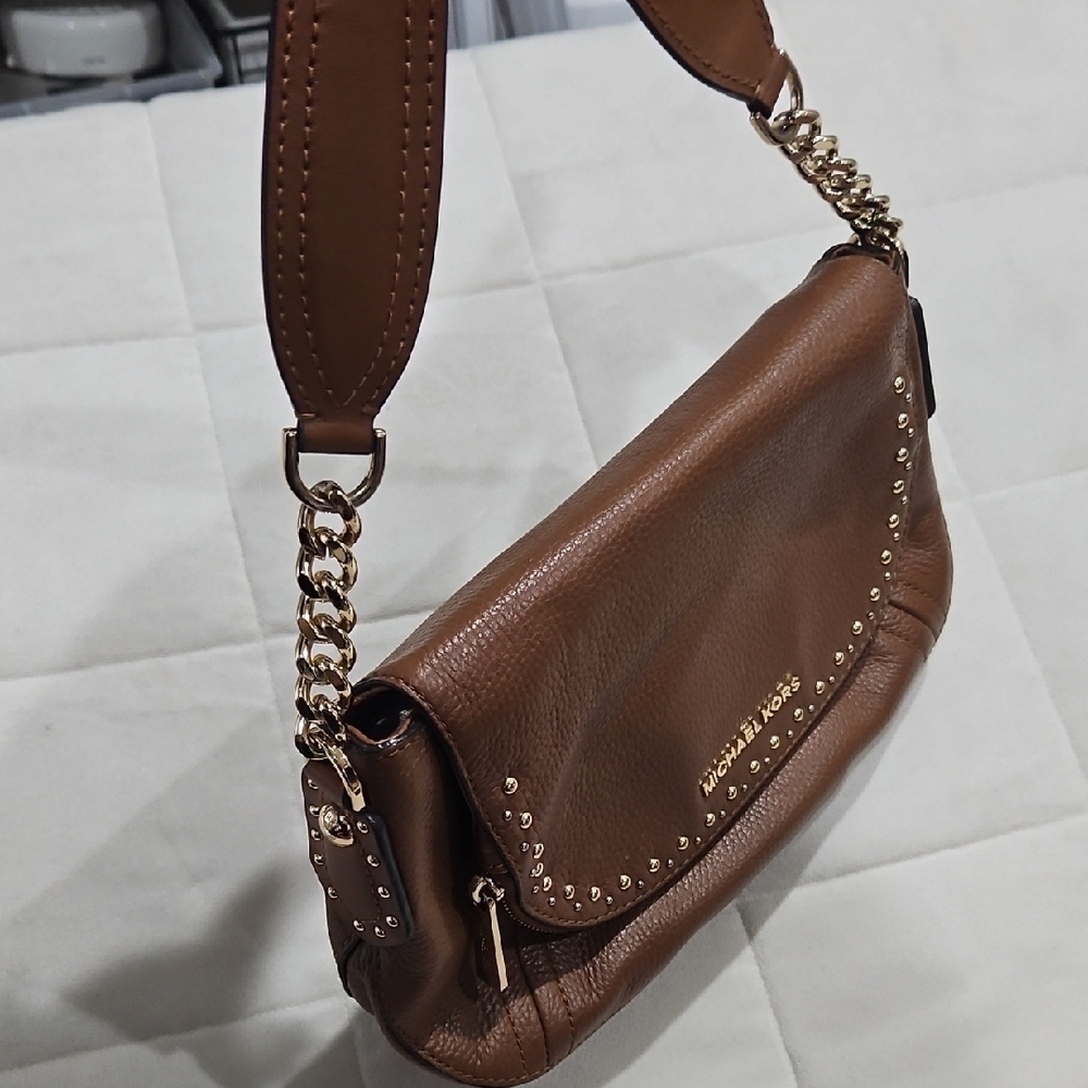 Michael Kors Tan Leather Shoulder Bag with Gold Accents - Picture 2 of 16